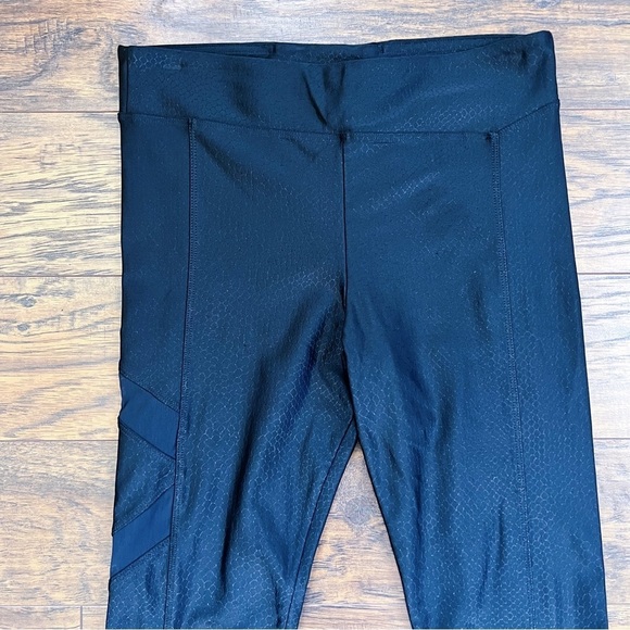 KORAL • Tribal Trilobal High Rise Legging black snake reptile texture sheer - Picture 3 of 11